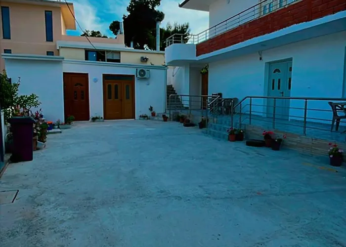 Luani\'S Apartments